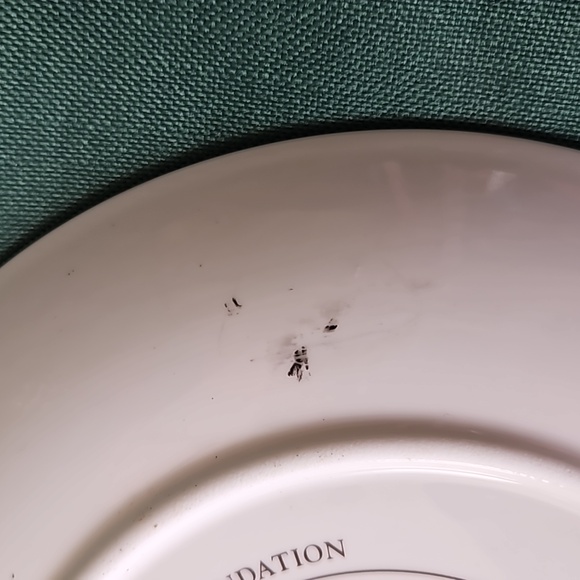 Royal Doulton Christmas Plate by Debbie Mumm - Picture 4 of 5